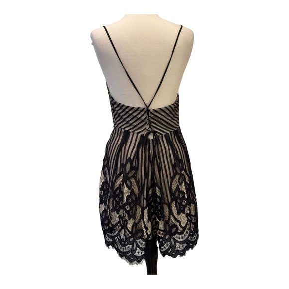 Solaris Style | Black Lace Romper | LARGE - Picture 5 of 8